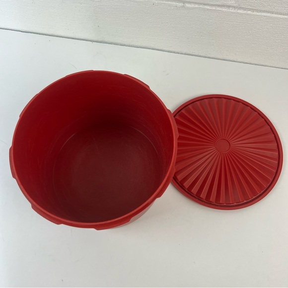 VTG Tupperware 1626-1 Red Tulip Quilt Canister w/Lid - Picture 5 of 7
